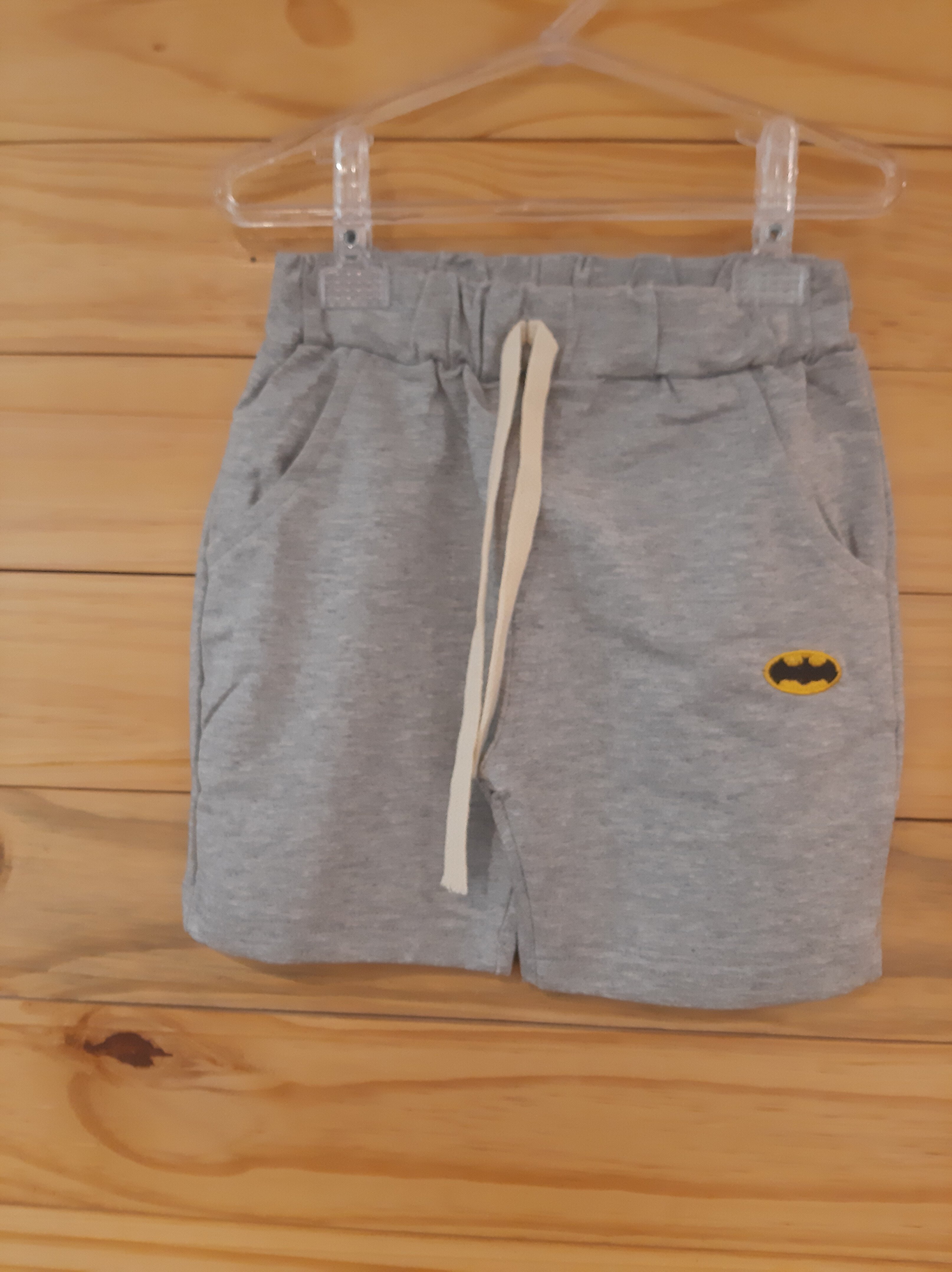 Short de Moletom Cinza com Amarração Bordado Batman