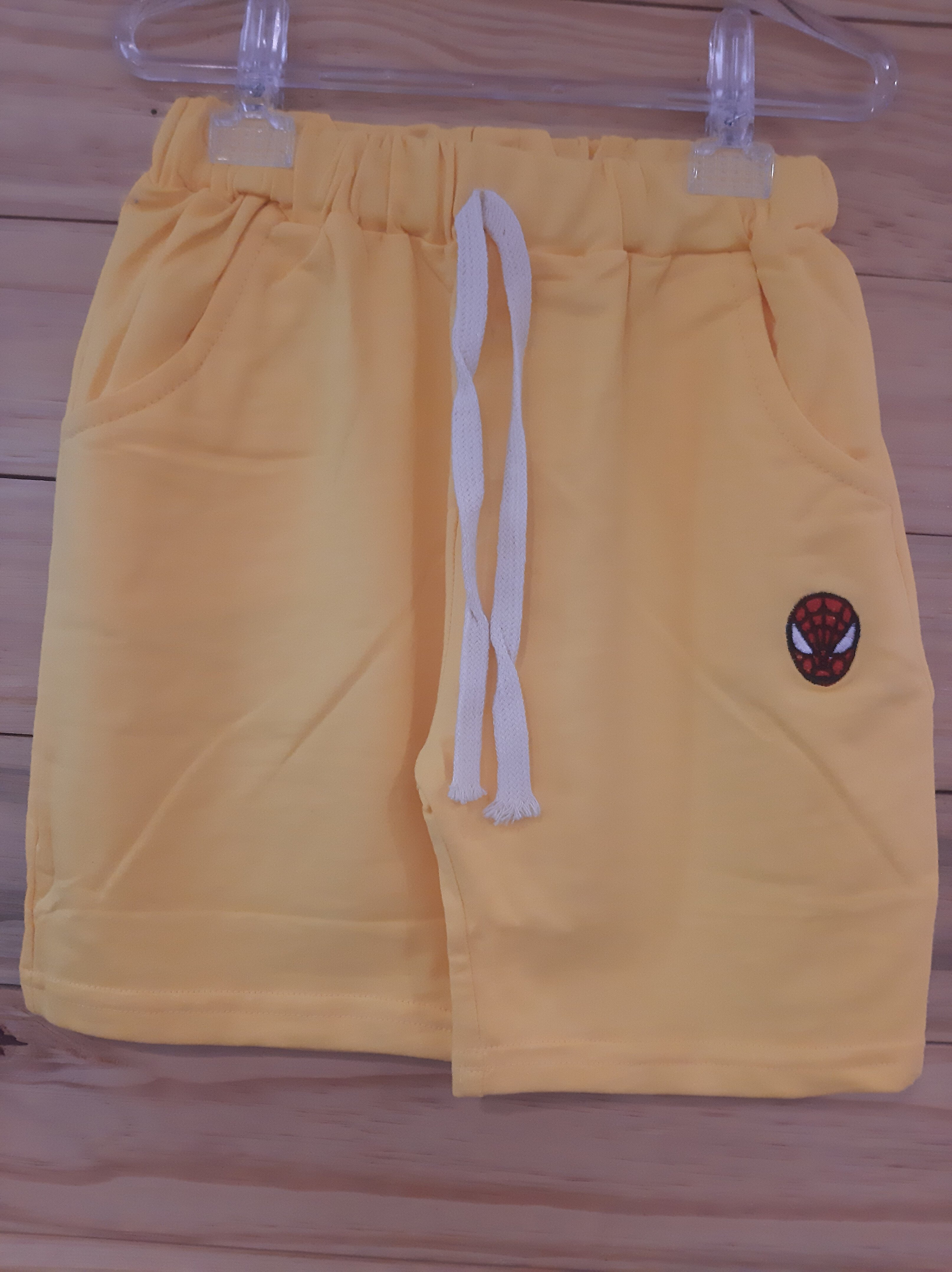 Short de Moletom Amarelo com Amarração Bordado Homem-Aranha